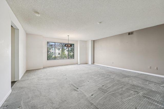 34 Chester Lane, Nanuet, NY 10954