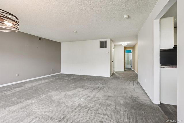 34 Chester Lane, Nanuet, NY 10954