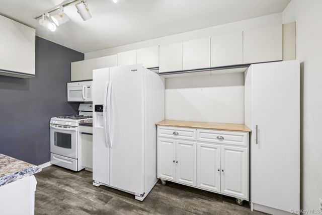 34 Chester Lane, Nanuet, NY 10954