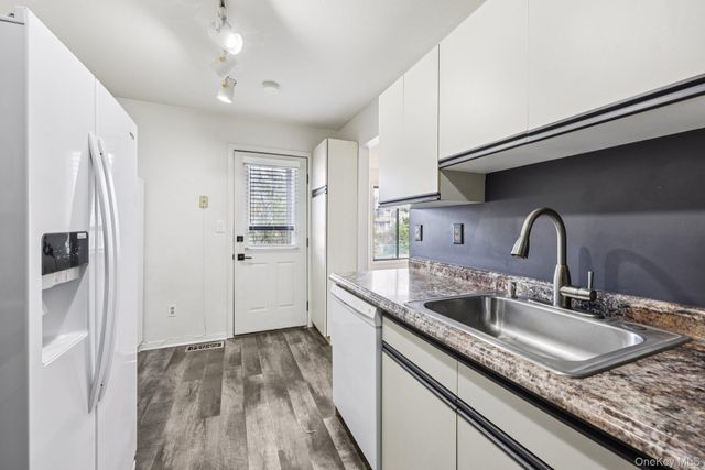 34 Chester Lane, Nanuet, NY 10954