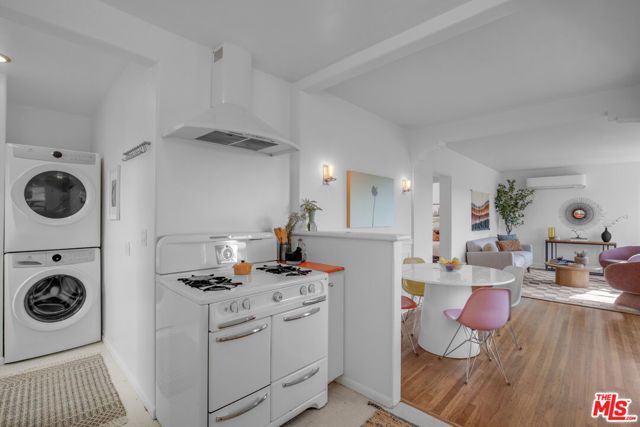 1756 Lucretia Avenue, Los Angeles, CA 90026