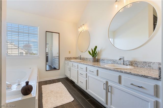 5879 Northampton Drive, Medina, OH 44256