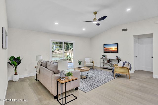 12166 HIDDEN HILLS Drive, Jacksonville, FL 32225