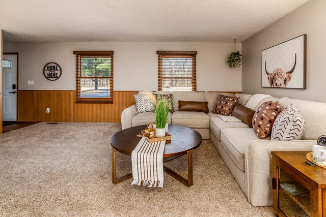 16578 N Oak Hill Lane, Mt Vernon, IL 62864