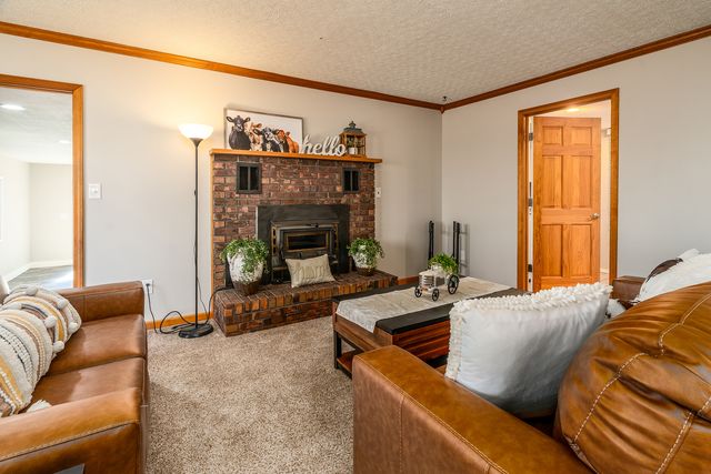 16578 N Oak Hill Lane, Mt Vernon, IL 62864