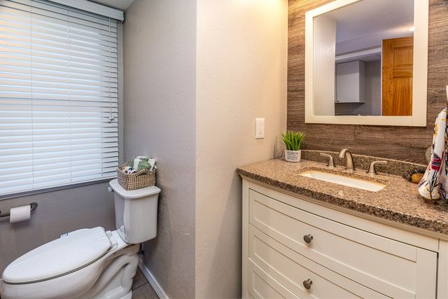 16578 N Oak Hill Lane, Mt Vernon, IL 62864