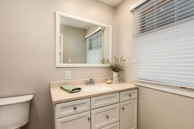 16578 N Oak Hill Lane, Mt Vernon, IL 62864