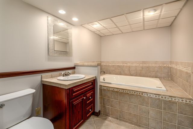 16578 N Oak Hill Lane, Mt Vernon, IL 62864