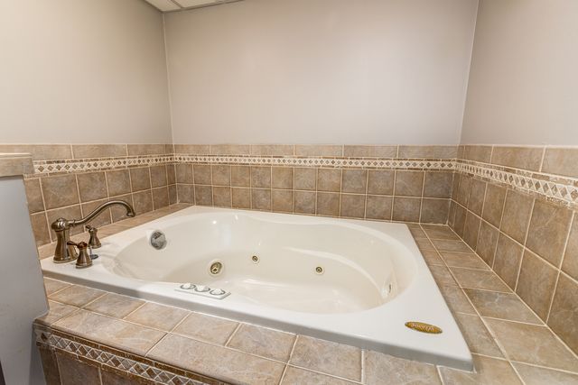 16578 N Oak Hill Lane, Mt Vernon, IL 62864