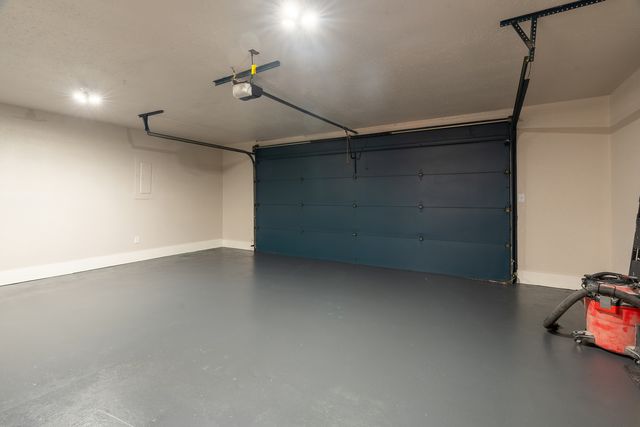 16578 N Oak Hill Lane, Mt Vernon, IL 62864