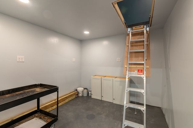 16578 N Oak Hill Lane, Mt Vernon, IL 62864