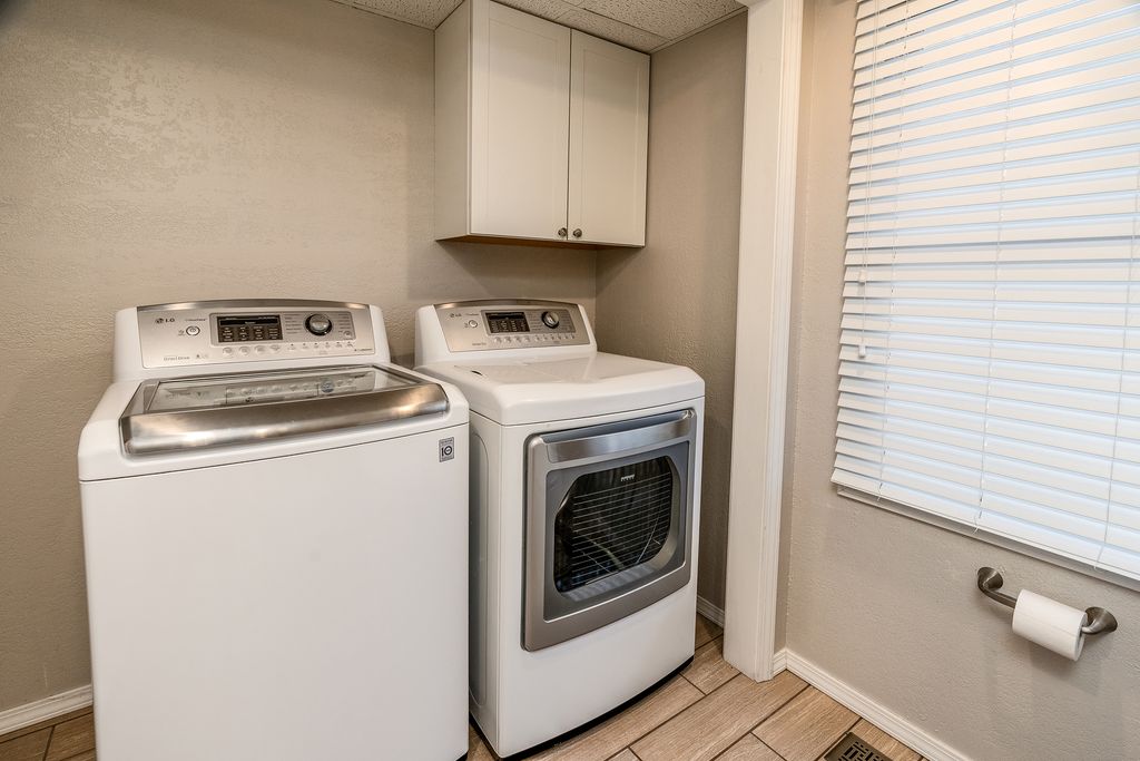 Image 22 of property listing at 16578 N Oak Hill Lane, Mt Vernon, IL 62864