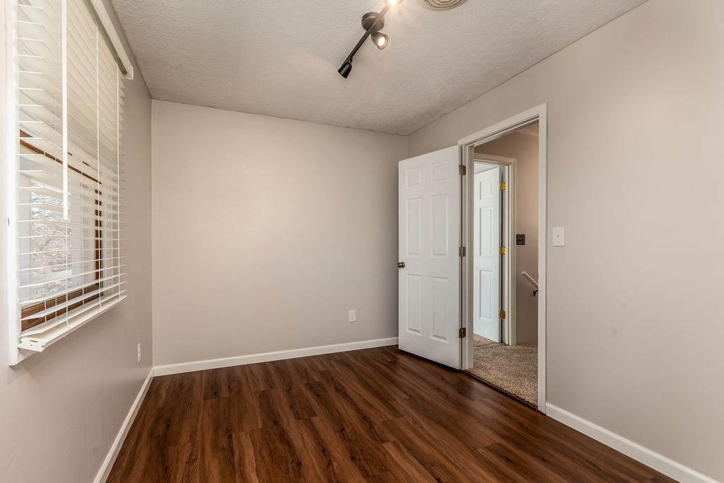 Image 29 of property listing at 16578 N Oak Hill Lane, Mt Vernon, IL 62864