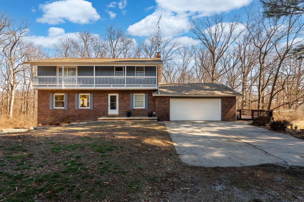 Image 4 of property listing at 16578 N Oak Hill Lane, Mt Vernon, IL 62864