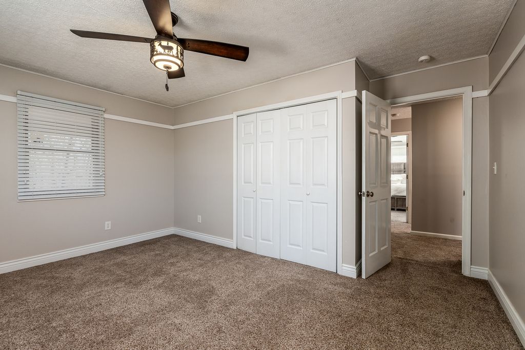 Image 31 of property listing at 16578 N Oak Hill Lane, Mt Vernon, IL 62864