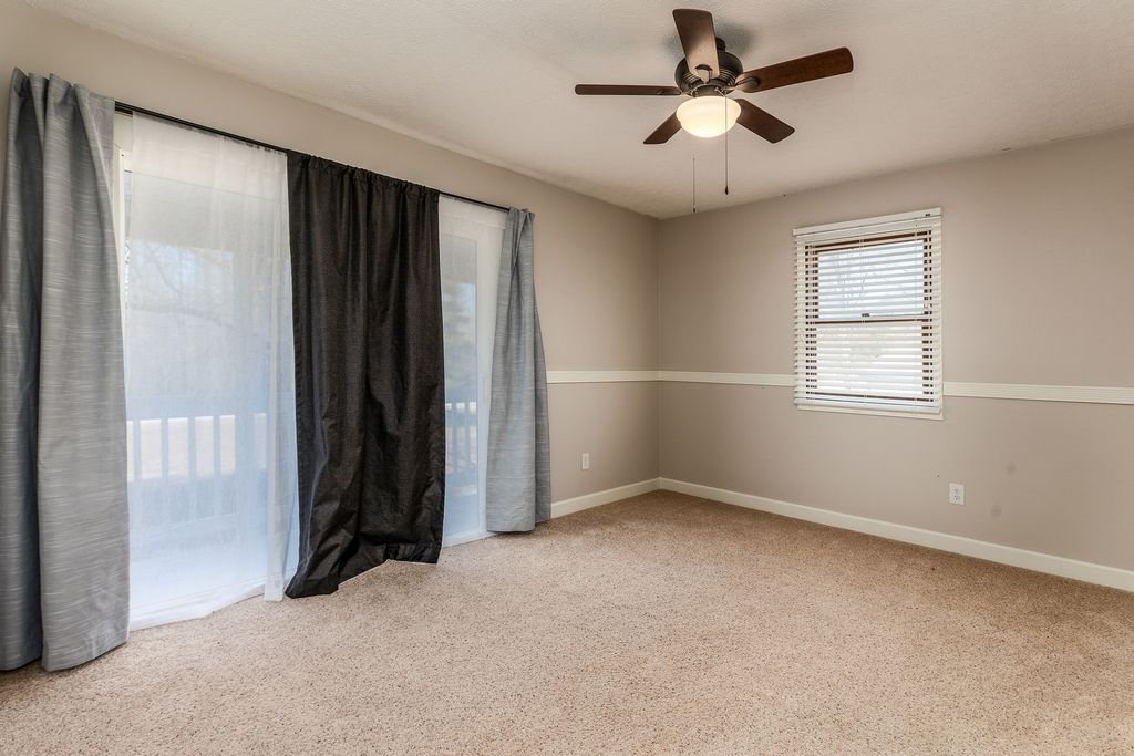 Image 34 of property listing at 16578 N Oak Hill Lane, Mt Vernon, IL 62864