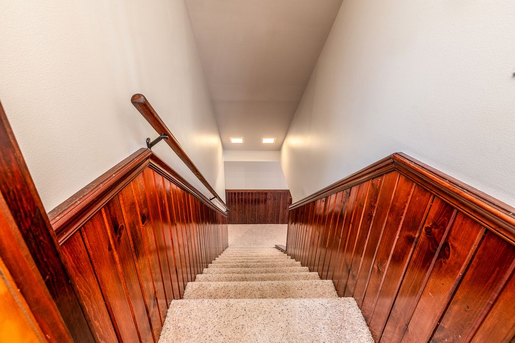 Image 41 of property listing at 16578 N Oak Hill Lane, Mt Vernon, IL 62864