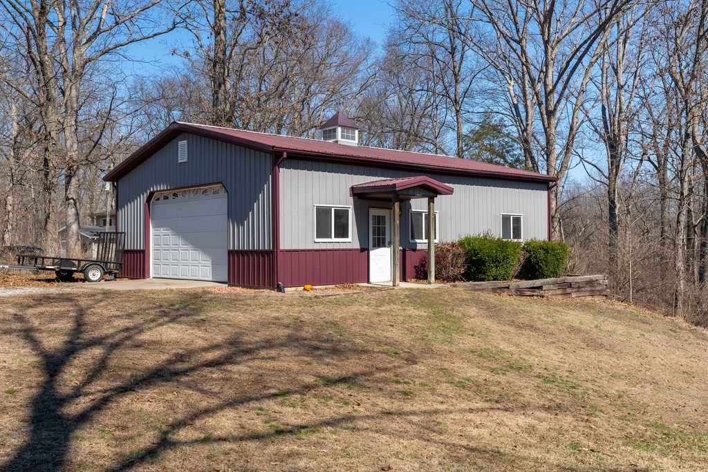 Image 52 of property listing at 16578 N Oak Hill Lane, Mt Vernon, IL 62864