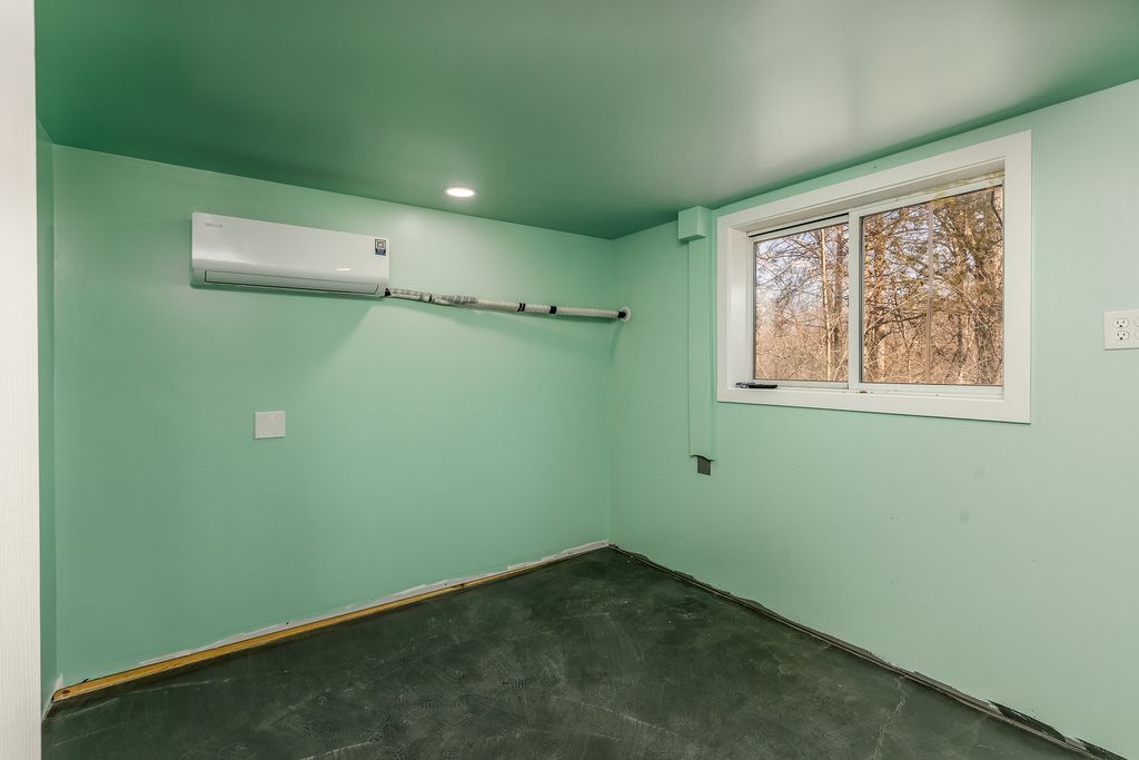 Image 56 of property listing at 16578 N Oak Hill Lane, Mt Vernon, IL 62864