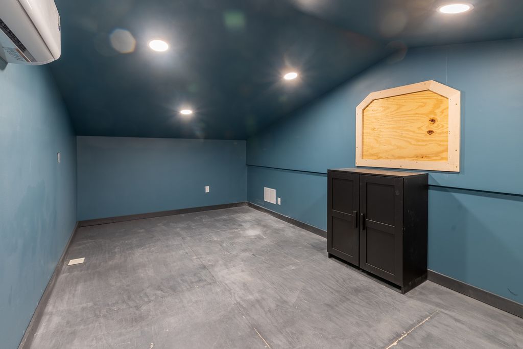 Image 58 of property listing at 16578 N Oak Hill Lane, Mt Vernon, IL 62864