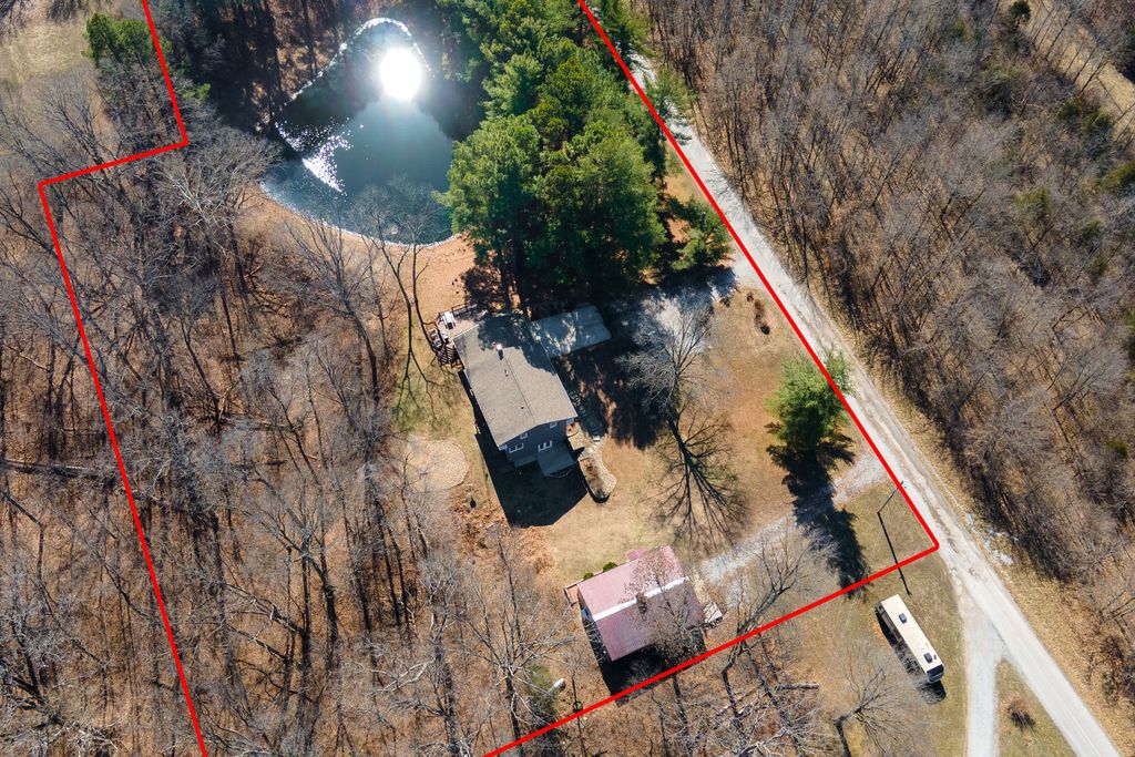 Image 65 of property listing at 16578 N Oak Hill Lane, Mt Vernon, IL 62864