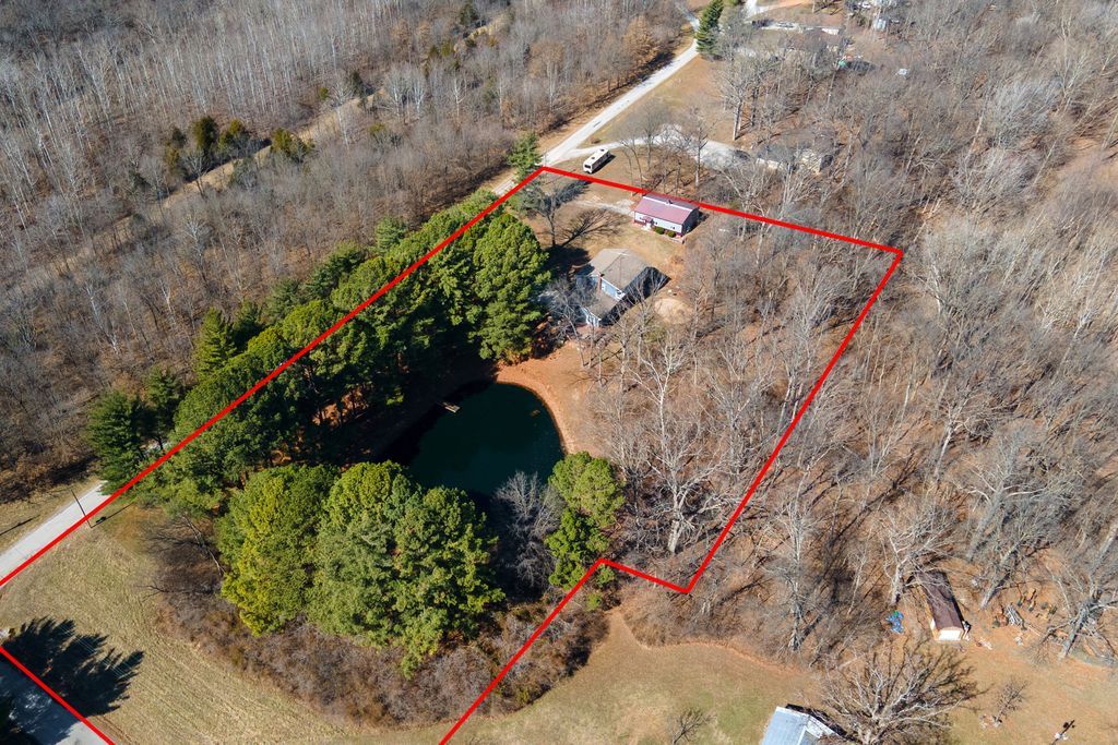 Image 66 of property listing at 16578 N Oak Hill Lane, Mt Vernon, IL 62864