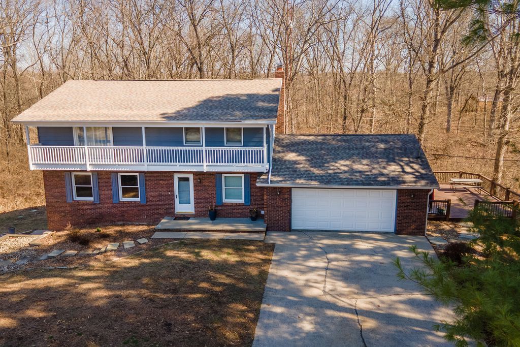 Image 69 of property listing at 16578 N Oak Hill Lane, Mt Vernon, IL 62864