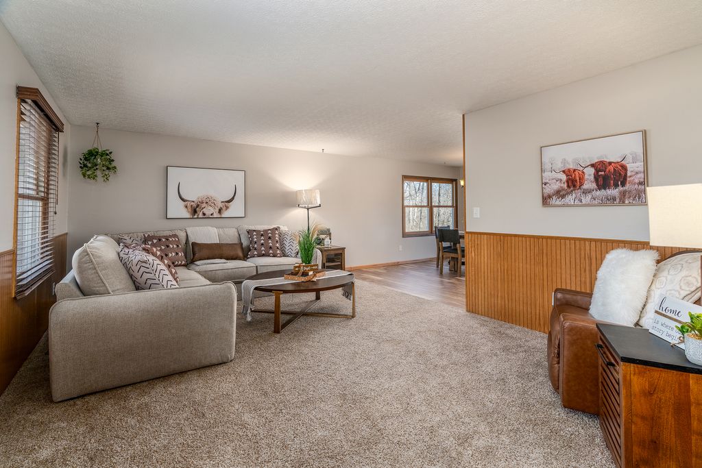 Image 9 of property listing at 16578 N Oak Hill Lane, Mt Vernon, IL 62864