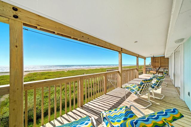 22022 Kennedy Drive, Galveston, TX 77554