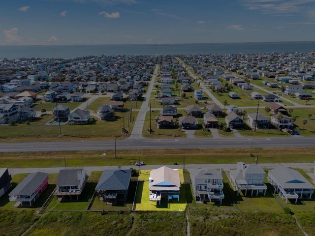 22022 Kennedy Drive, Galveston, TX 77554