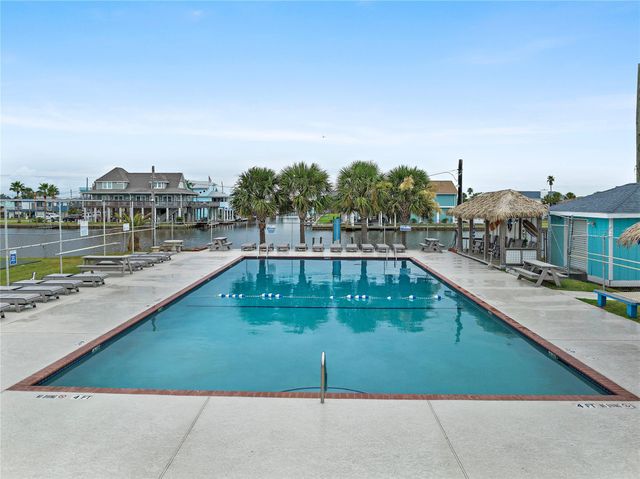 22022 Kennedy Drive, Galveston, TX 77554