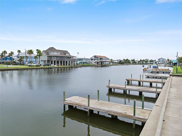 22022 Kennedy Drive, Galveston, TX 77554