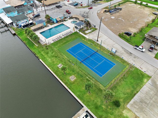 22022 Kennedy Drive, Galveston, TX 77554
