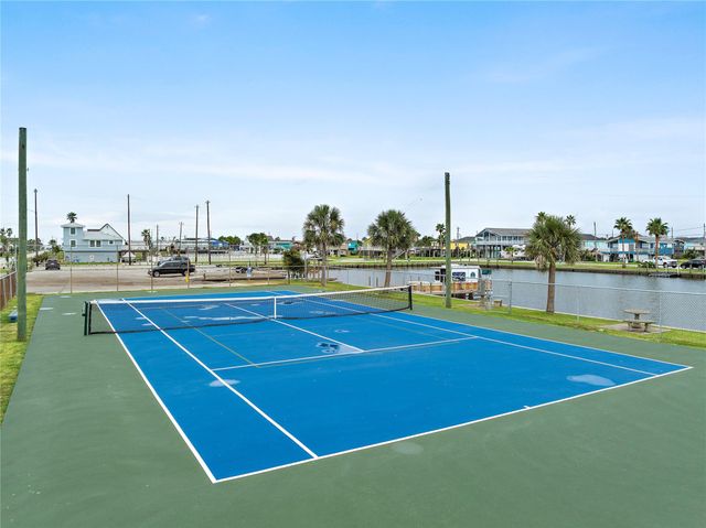 22022 Kennedy Drive, Galveston, TX 77554