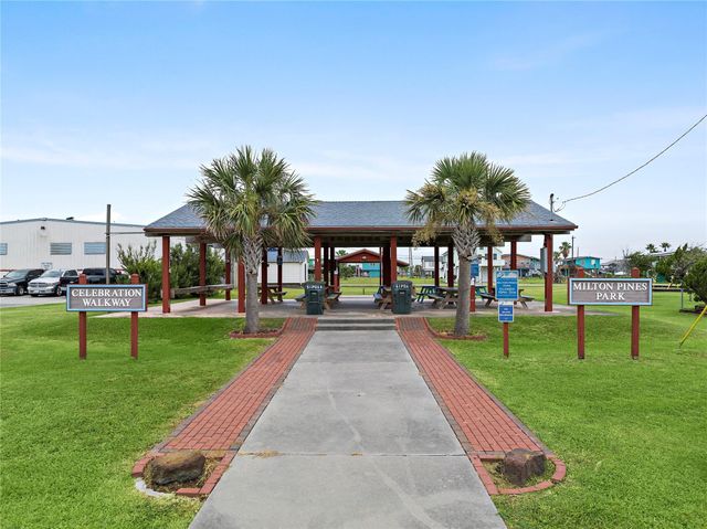 22022 Kennedy Drive, Galveston, TX 77554