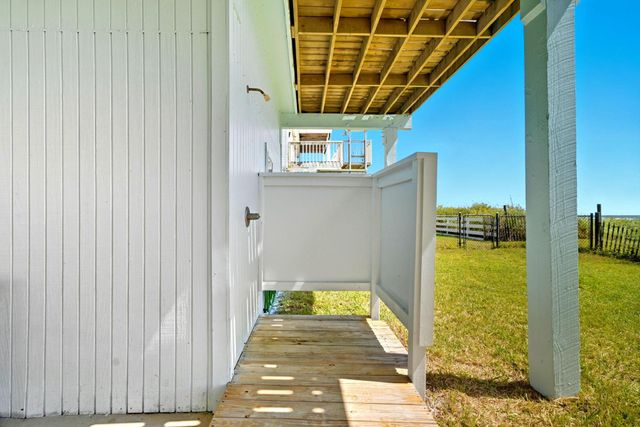 22022 Kennedy Drive, Galveston, TX 77554