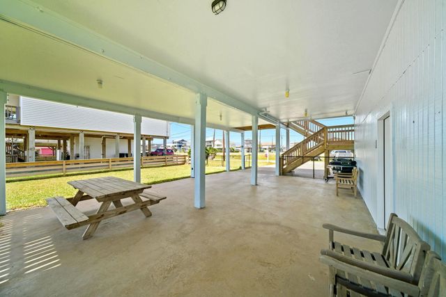 22022 Kennedy Drive, Galveston, TX 77554