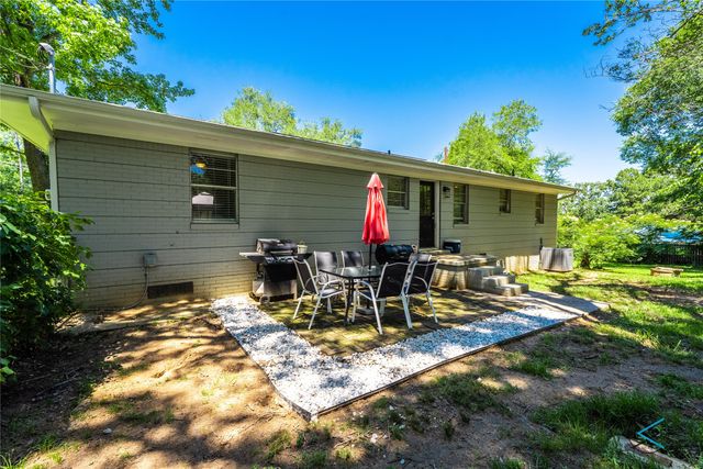 1506 Bassett Road, Palestine, TX 75803