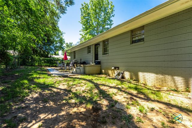 1506 Bassett Road, Palestine, TX 75803