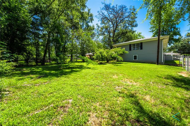 1506 Bassett Road, Palestine, TX 75803