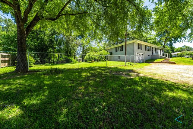 1506 Bassett Road, Palestine, TX 75803