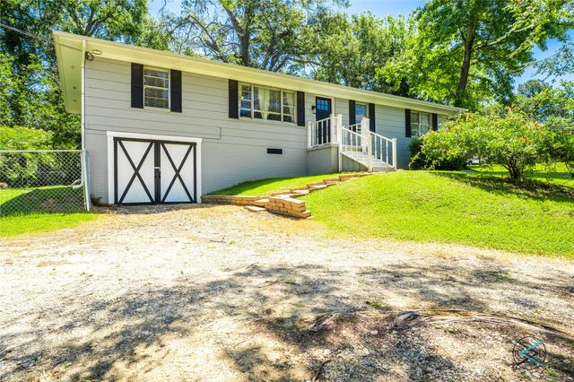 1506 Bassett Road, Palestine, TX 75803