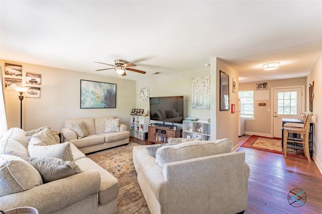 1506 Bassett Road, Palestine, TX 75803