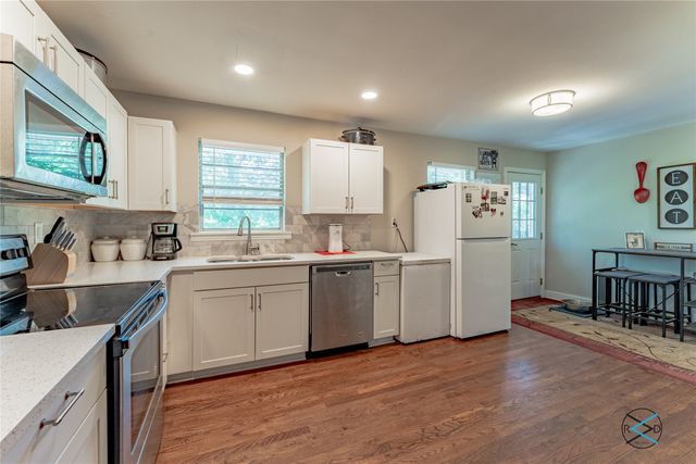 1506 Bassett Road, Palestine, TX 75803