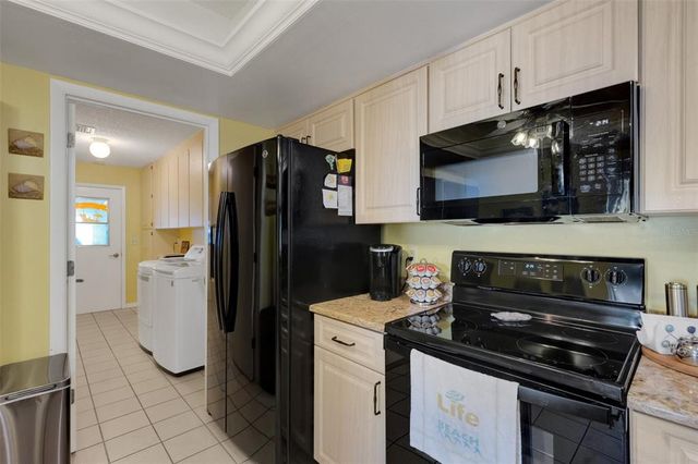 4348 BOWLING GREEN CIRCLE 9, Sarasota, FL 34233