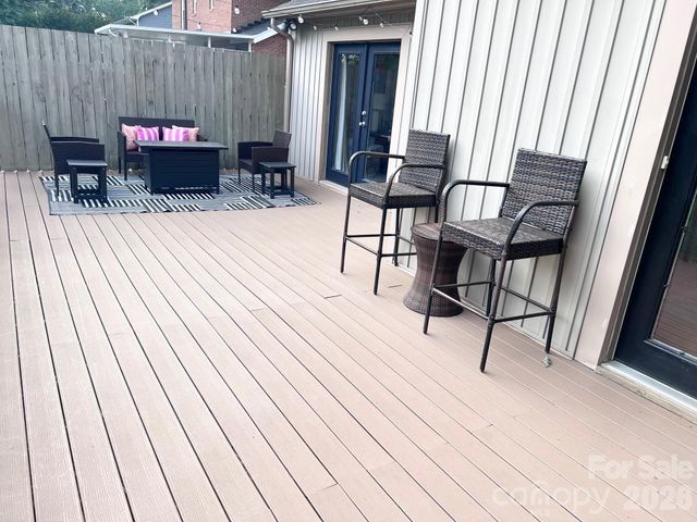 496 17th Avenue Drive NE, Hickory, NC 28601