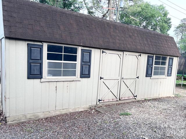 496 17th Avenue Drive NE, Hickory, NC 28601