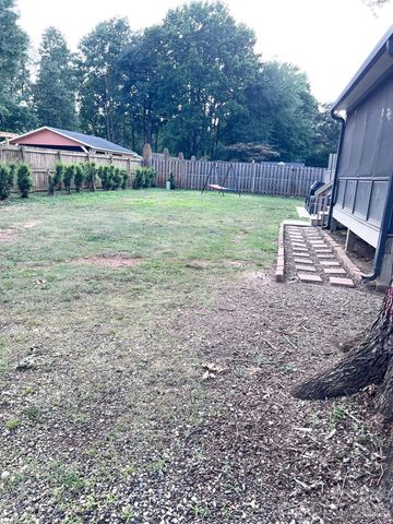496 17th Avenue Drive NE, Hickory, NC 28601