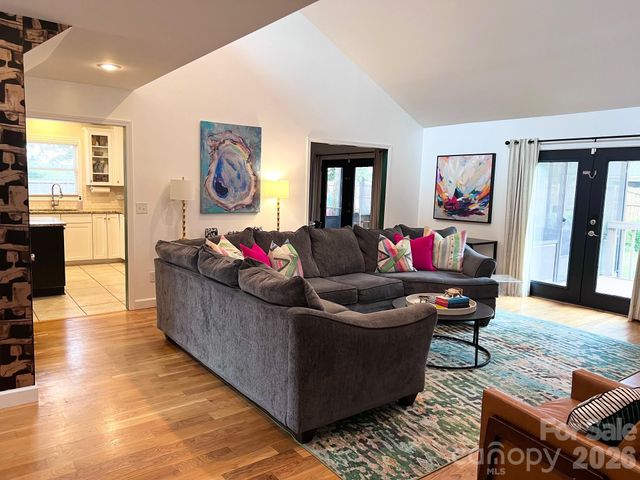 496 17th Avenue Drive NE, Hickory, NC 28601