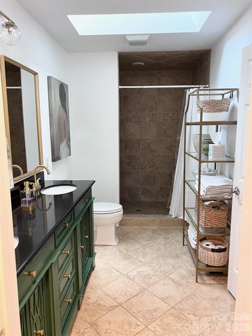 496 17th Avenue Drive NE, Hickory, NC 28601